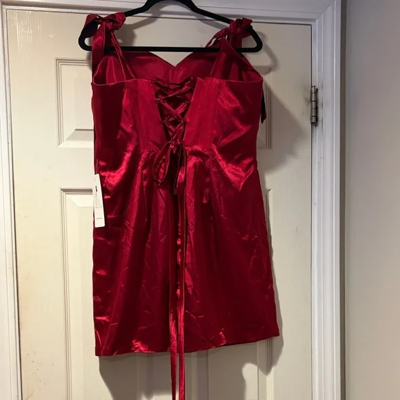 Short Satin Tie-Shoulder Corset back Sheath Dress in Red - Picture 2 of 4
